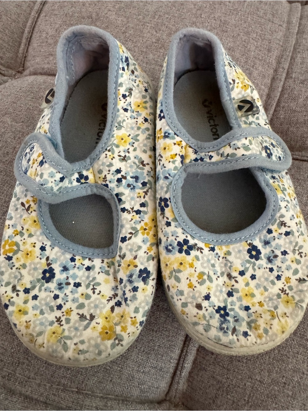 Victoria toddler girl Mary Jane canvas Velcro Shoes in floral Blue Yellow